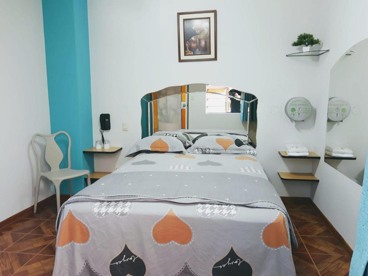 Hospedaje Las Tres Regiones Lima Ngoại thất bức ảnh