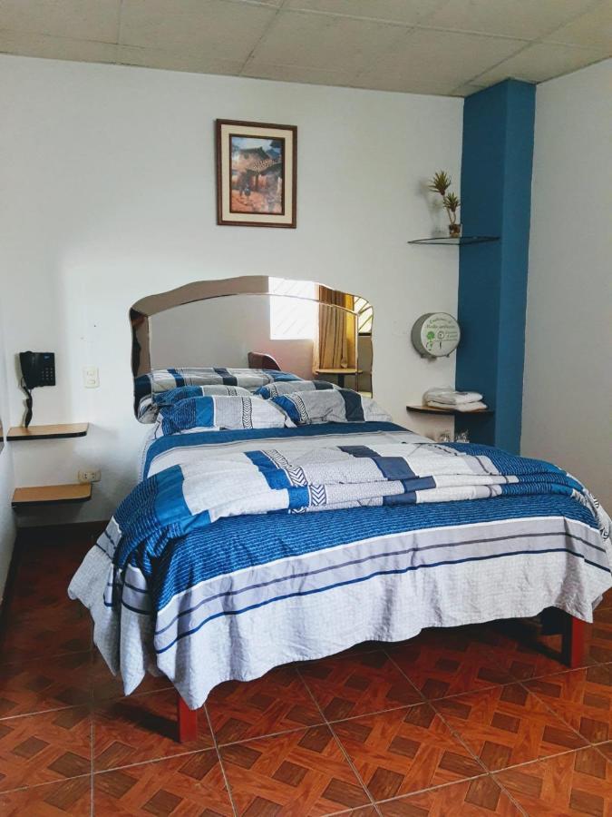 Hospedaje Las Tres Regiones Lima Ngoại thất bức ảnh
